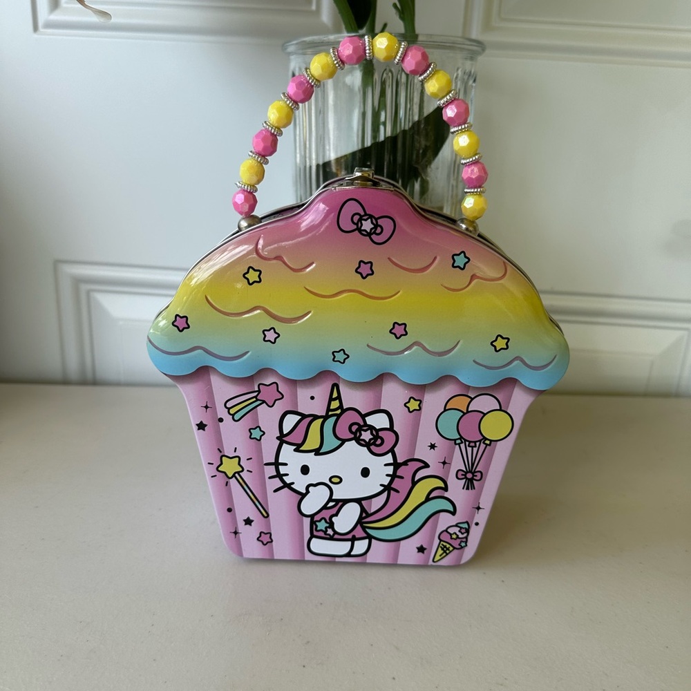 Hello Kitty Cupcake Shaped  Tin Can Beaded Handle